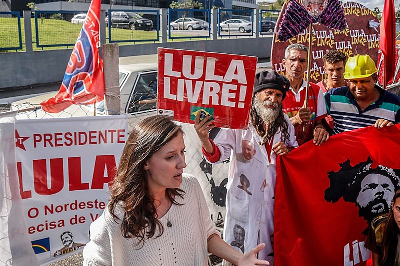 Lula recebeu nesta quinta-feira (14) a visita de Nicole Briones, uma das integrantes de sua equipe de assessoria de comunicação