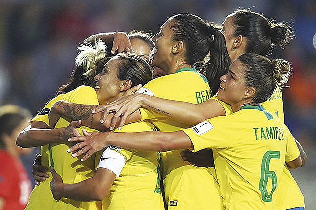 Desempenho individual das jogadoras foi alto, mas seleção mostrou graves falhas no esquema tático