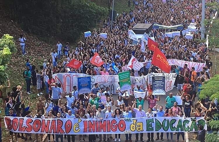 Estudantes, professores e funcionários têm se mobilizado para o dia 15 de maio