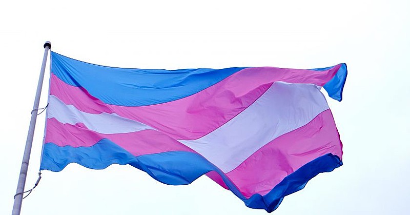 A definição mais recente é de 2015, permitindo que atletas trans possam competir sem necessidade de cirurgia