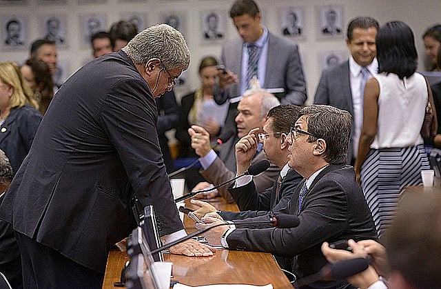 El gobierno precisa de 22 firmas para colocar la enmienda constitucional en la pauta del día