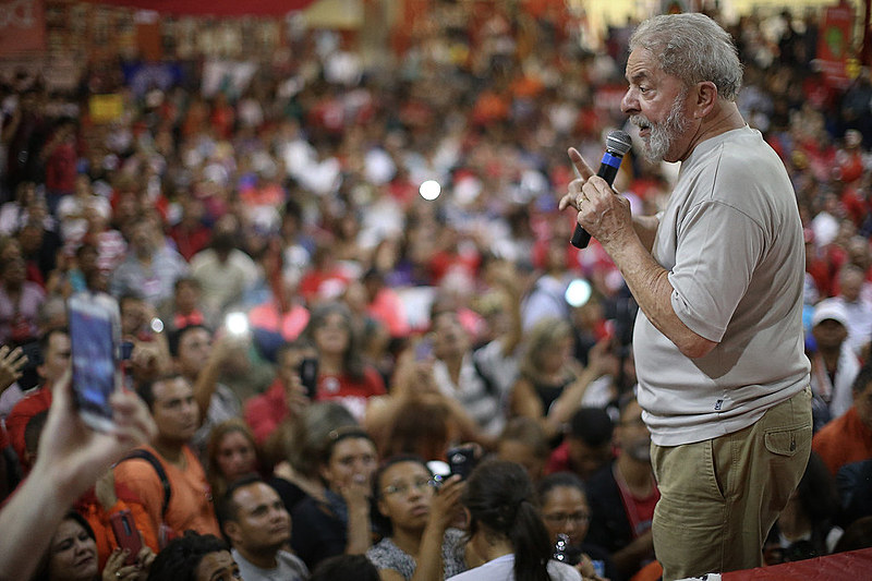 Ex presidente Lula participa de ato na Quadra dos Bancários em outubro de 2017