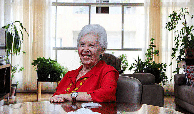 Militante histórica, a comunista Clara Charf recebe título de cidadã paulistana