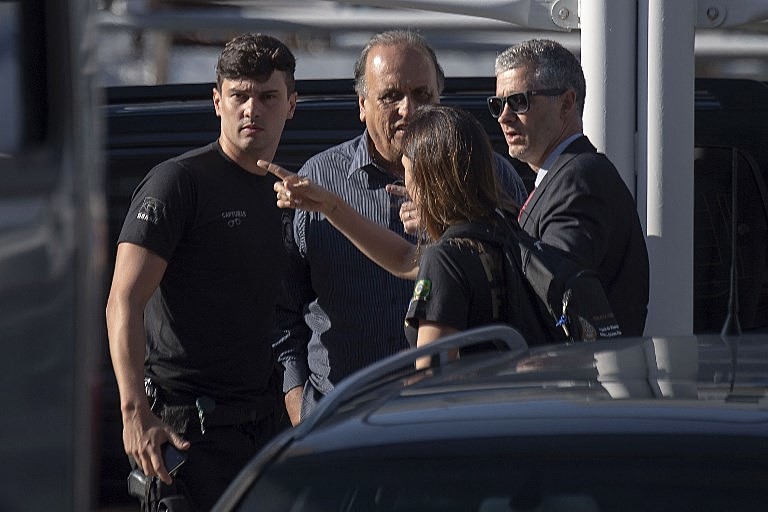 Prisão ocorreu na manhã desta quinta (29) no Palácio Laranjeiras, governador do Rio chegou escoltado na Seperintendência da Polícia Federal