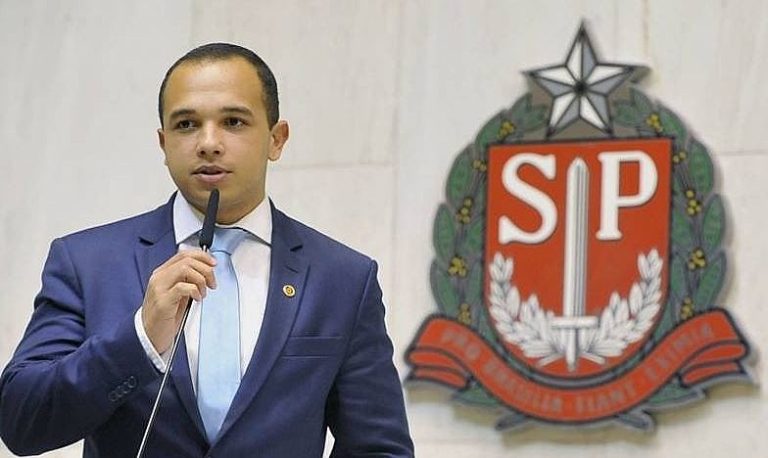 Douglas Garcia tem pedidos de cassação e investigação protocolados após hostilizar jornalista
