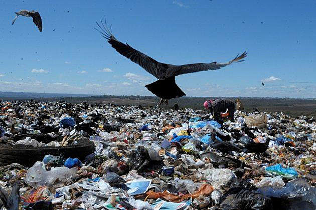 Recolección de material reciclable en un basural es la opción de la población que sufre altos niveles de desempleo para tener ingresos