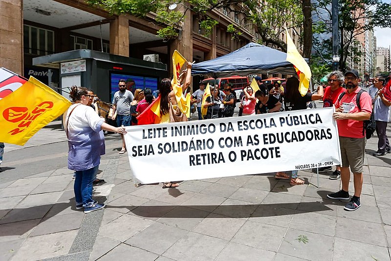 Pedágio solidário protestou pela antecipação do encontro e pela retirada o pacote de reforma administrativa