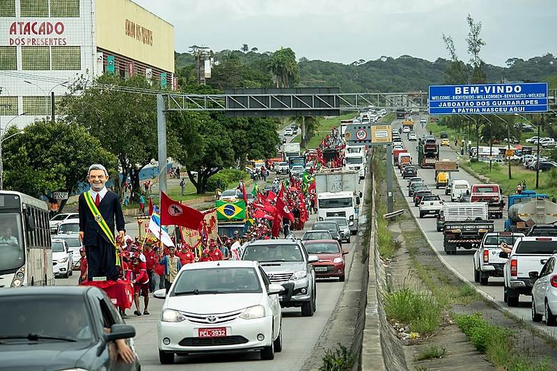 "São milhares de pessoas estão chegando à capital pernambucana depois de percorrerem mais de 120 quilômetros com parada em sete municípios"