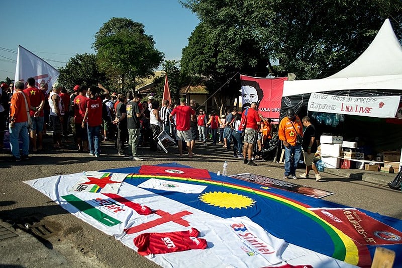 A nota também reafirma que a Vigília Lula Livre segue organizada, respeitando aos acordos coletivos e o que foi combinado com as autoridades