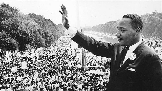 En los años 60, en los Estado Unidos, el pastor King lideraba la lucha de la población negra por la igualdad social y por los derechos