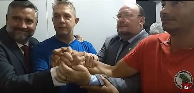 El geógrafo, Valdir Misnerovicz (centro), recibió el habeas corpus el martes (18), por decisión del STF