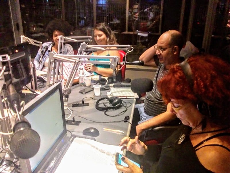 Da esquerda pra direita: Carolina Dias, Luana Carvalho, Marcelo Edmundo e a apresentadora Denise Viola