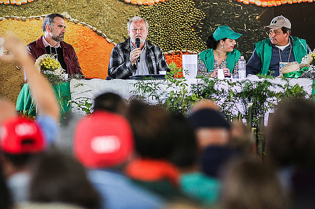 João Pedro Stedile, dirigente nacional del MST y militante de agroecología, Vanderlei Ziger participan del análisis de coyuntura
