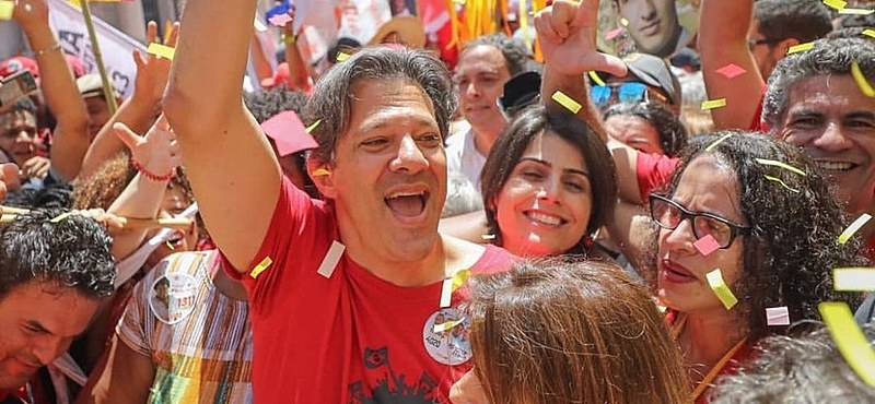 Em ato no Rio, Haddad diz que sente clima de 'virada' no ar.