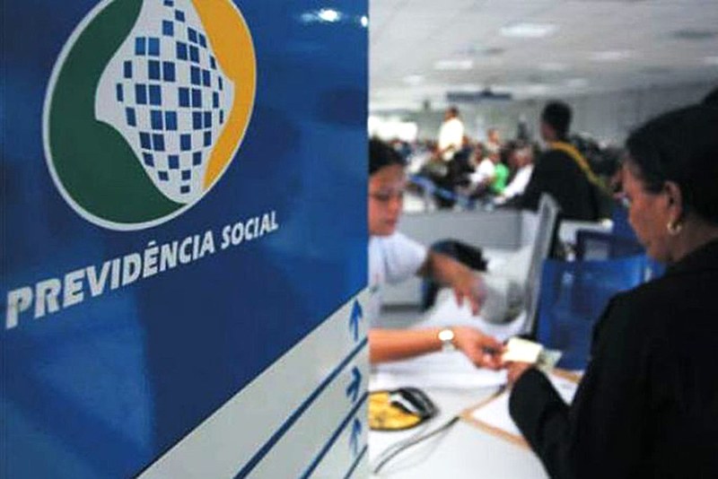 Com essa reforma, um trabalhador precisa contribuir no mínimo 20 anos para passar a ter acesso ao benefício