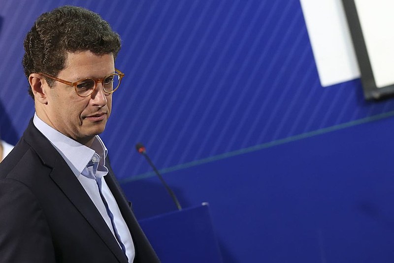 Em vez de agir de forma responsável para enfrentar o problema, ministro Ricardo Salles culpou Venezuela sem provas