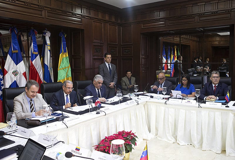 A oposição e o governo venezuelano voltaram a sentar na mesa de negociações na República Dominicana na última semana