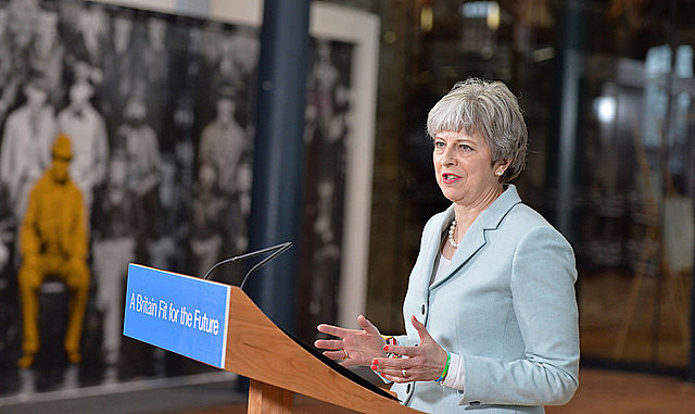Líder do partido Trabalhista, Jeremy Corbyn, de oposição, exigiu a renúncia de May e a convocação de eleições gerais