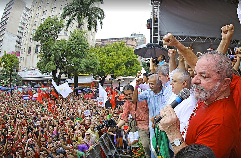 Lula in a political act in the city of São Paulo this year
