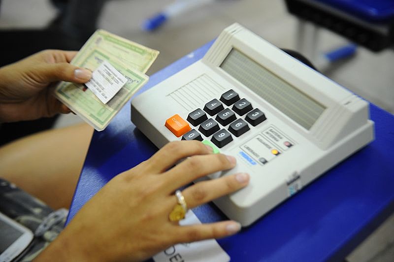 No contexto brasileiro, haverá segunda eleição em 18 capitais e em outros 37 municípios de 11 estados