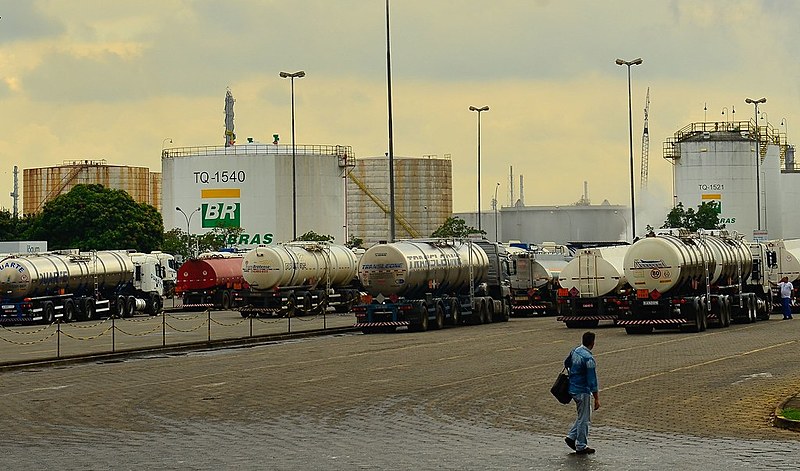 Petroleiros encerram paralisação depois que o TST decidiu aplicar multa de R$2 mi aos sindicatos que aderissem