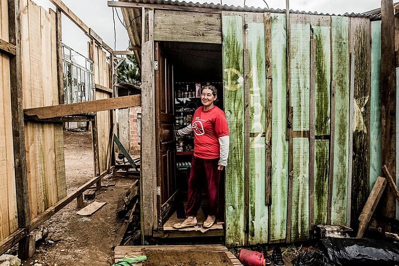 “A decisão do relator foi razoável e serve para ganharmos fôlego na luta. Mas não queremos que o poder público recue na busca de alternativas para as famílias”, explica uma das coordenadoras do MTST-PR, Sylvia Malatesta. 
