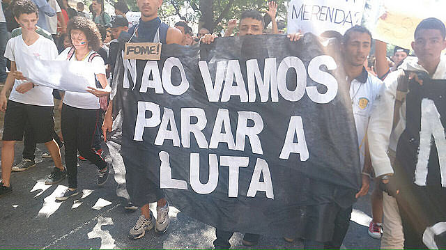 En São Paulo, estudiantes secundarios se movilizan contra la mafia de la merienda y apoyan a los profesores