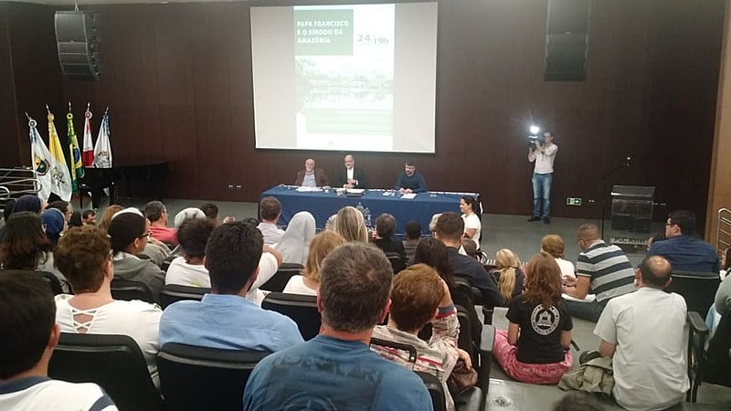 Tema foi debatido na terça (24) no auditório do Museu de Ciências Naturais, em Belo Horizonte