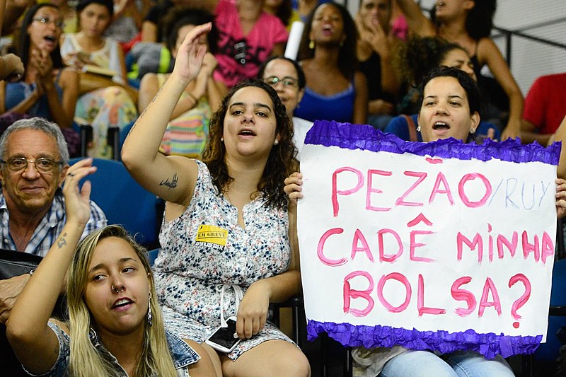 Estudantes da UERJ protestam pela educação em audiência pública