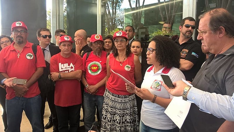 Manifesto dirigido a ministros da Corte é lido por grevistas