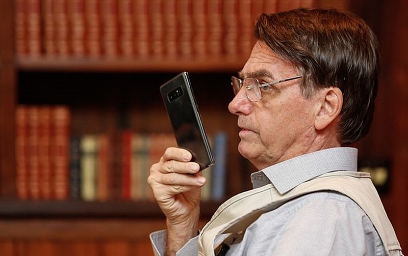 "As práticas que levam Bolsonaro ao poder são ilegais, configuradas como crimes eleitorais." diz advogado criminalista