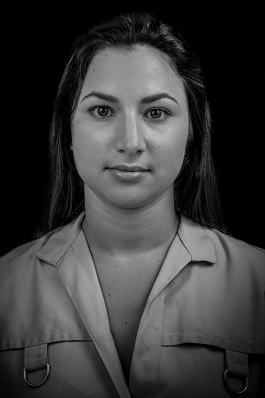 Mas, na verdade, essa é a Beatriz Simas, estudante de direito, que luta pelo fim da violência doméstica e familiar até hoje.