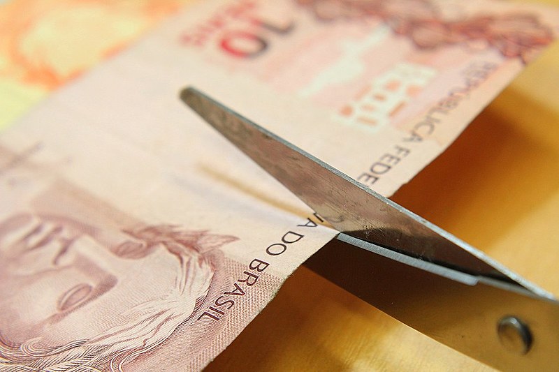 Frente à nova previsão de crescimento negativo, governo Bolsonaro prepara um corte adicional de R$ 10 bilhões aos cortes de gastos públicos