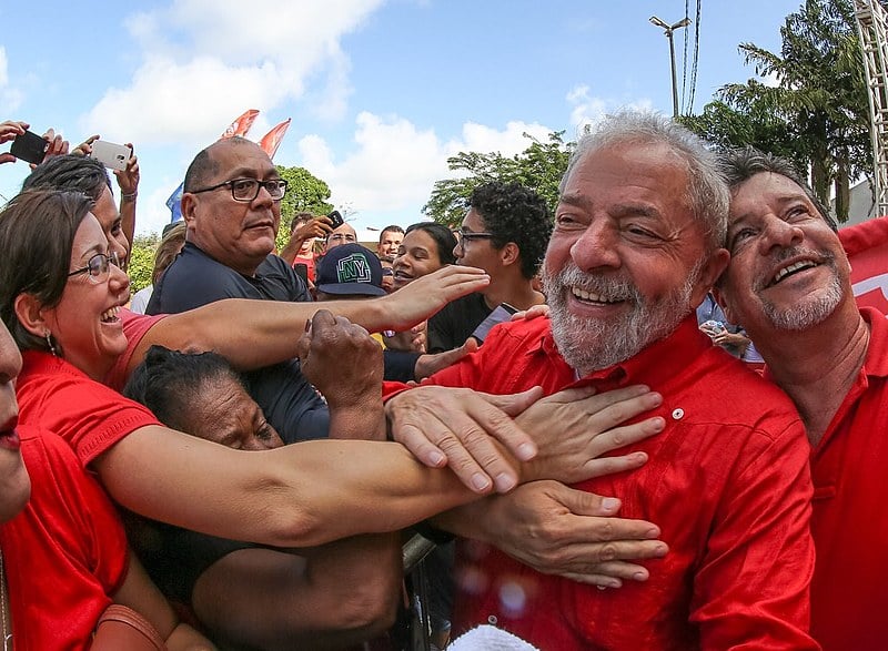 Para advogados e movimentos populares, uma eventual prisão de Lula reafirma as críticas à Operação Lava Jato e ao Judiciário