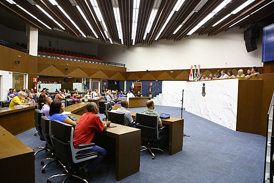 Debate realizado na Câmara Municipal contou com presença de feirantes, pipoqueiros, ambulantes, artesãos, lavadores de carro, entre outros