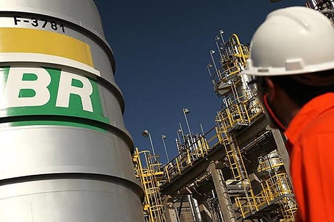 De todo o patrimônio estatal privatizado no Brasil nos últimos cinco anos, cerca de 50% pertenciam à Petrobrás