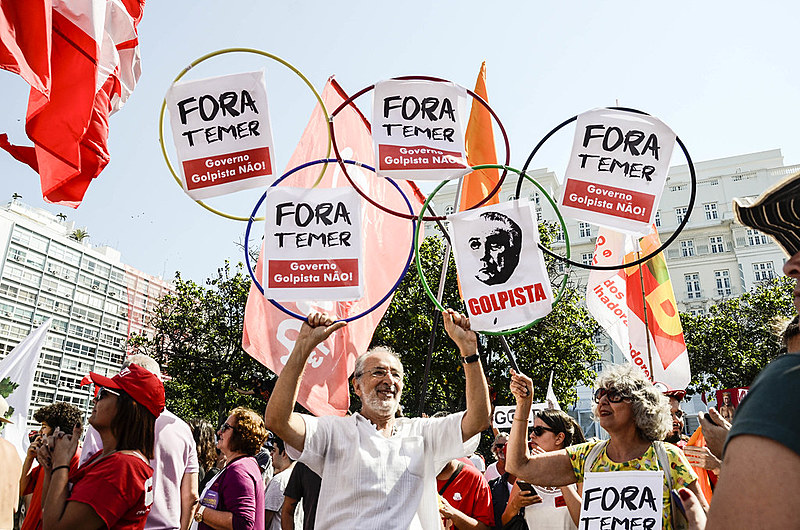 Según las reglas del COI, están prohibidas manifestaciones políticas o religiosas tanto de atletas como del público.