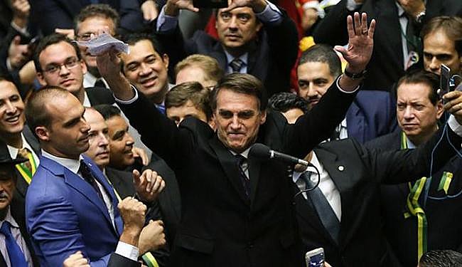 Deputado Jair Bolsonaro (PP) aparece em segundo lugar nas pesquisas de intenções de voto para a Presidência da República