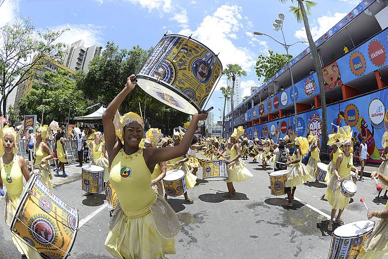Bloco Afro Didá fortalece a organização feminina através da cultura negra.