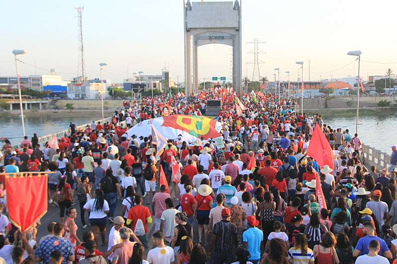 O tom do ato foi o apoio as políticas sociais de crédito de acesso á água na região semiárida