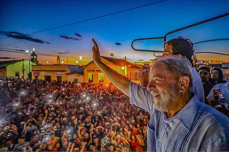 Lula, o líder em todas as pesquisas está preso numa cela em Curitiba