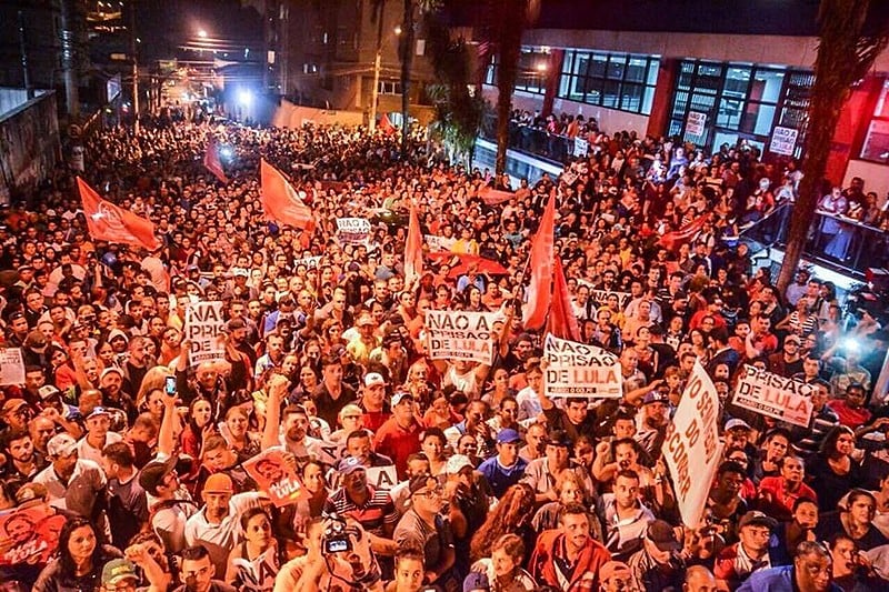 Militantes de diversos movimentos populares participam de ato em solidariedade a Lula em São Bernardo do Campo (SP)