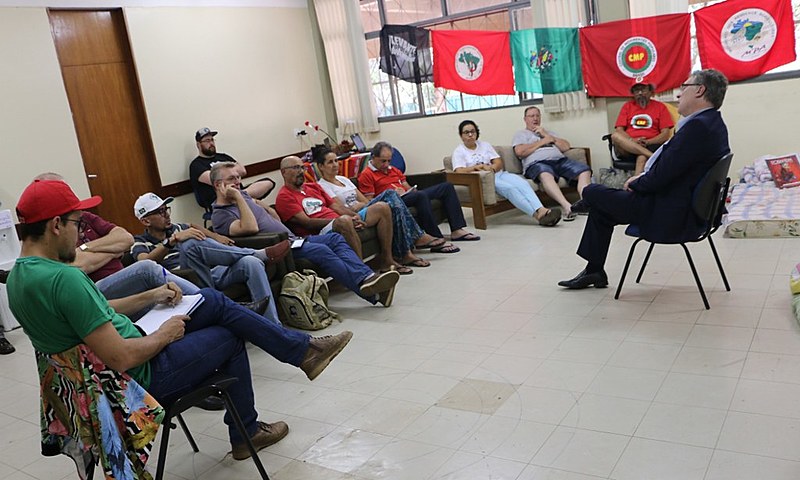 Militantes em greve de fome reunidos com parceiros durante estada em Centro Cultural de Brasília (CCB), onde foram acolhidos