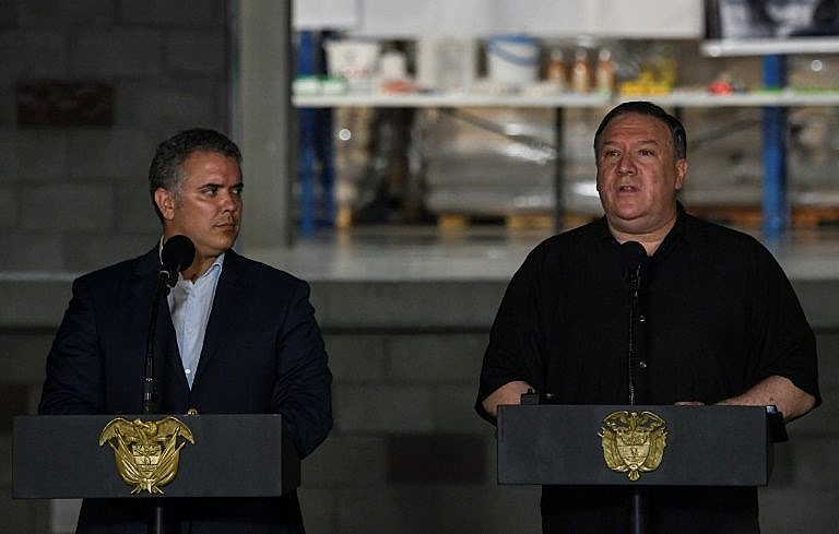 Secretário de Estado americano Mike Pompeo (à direita) e presidente colombiano Ivan Duque se reúnem em Cúcuta, nesta segunda-feira (14)