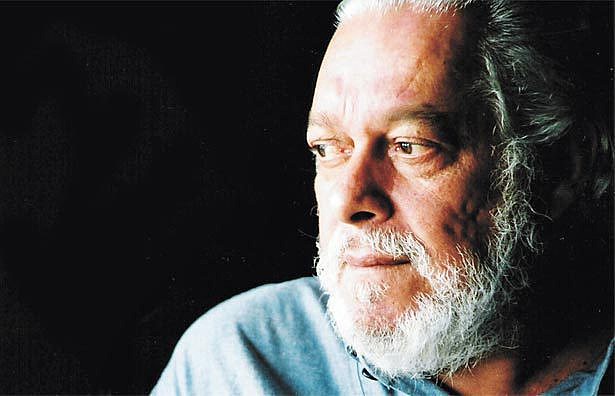 Paulo César Francisco Pinheiro é um compositor e poeta brasileiro
