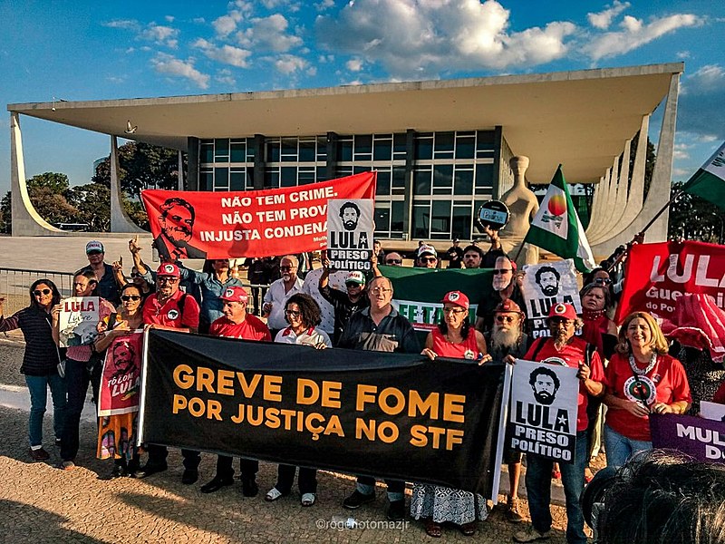 Integrantes de movimentos populares estão em greve de fome para exigir justiça para o ex-presidente Lula