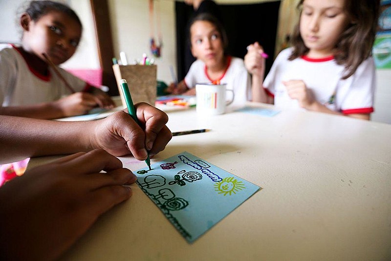 Políticas de creches, Reforma do Ensino Médio e o teto de gastos com a Educação são algumas das questões que estão em jogo nas eleições