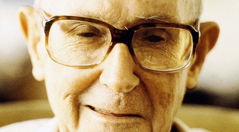 Crítica literária divide o poeta em três fases, que se misturam com o tempo