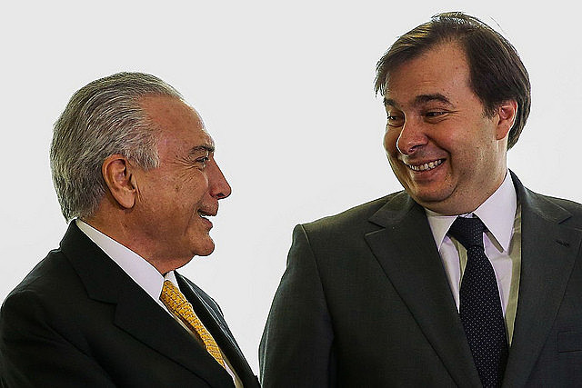 Michel Temer (PMDB) e Rodrigo Maia (DEM) foram favoráveis à aprovação do projeto de lei