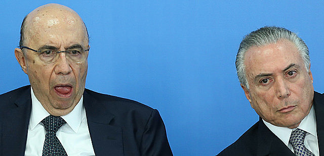 Defensores de la eliminación de derechos: Henrique Meirelles (a izquierda de la foto), ministro de Hacienda, y Michel Temer